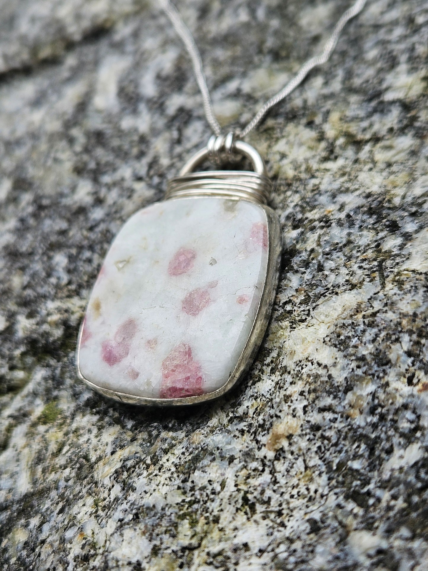 Amour maternel - collier en argent et rubellite