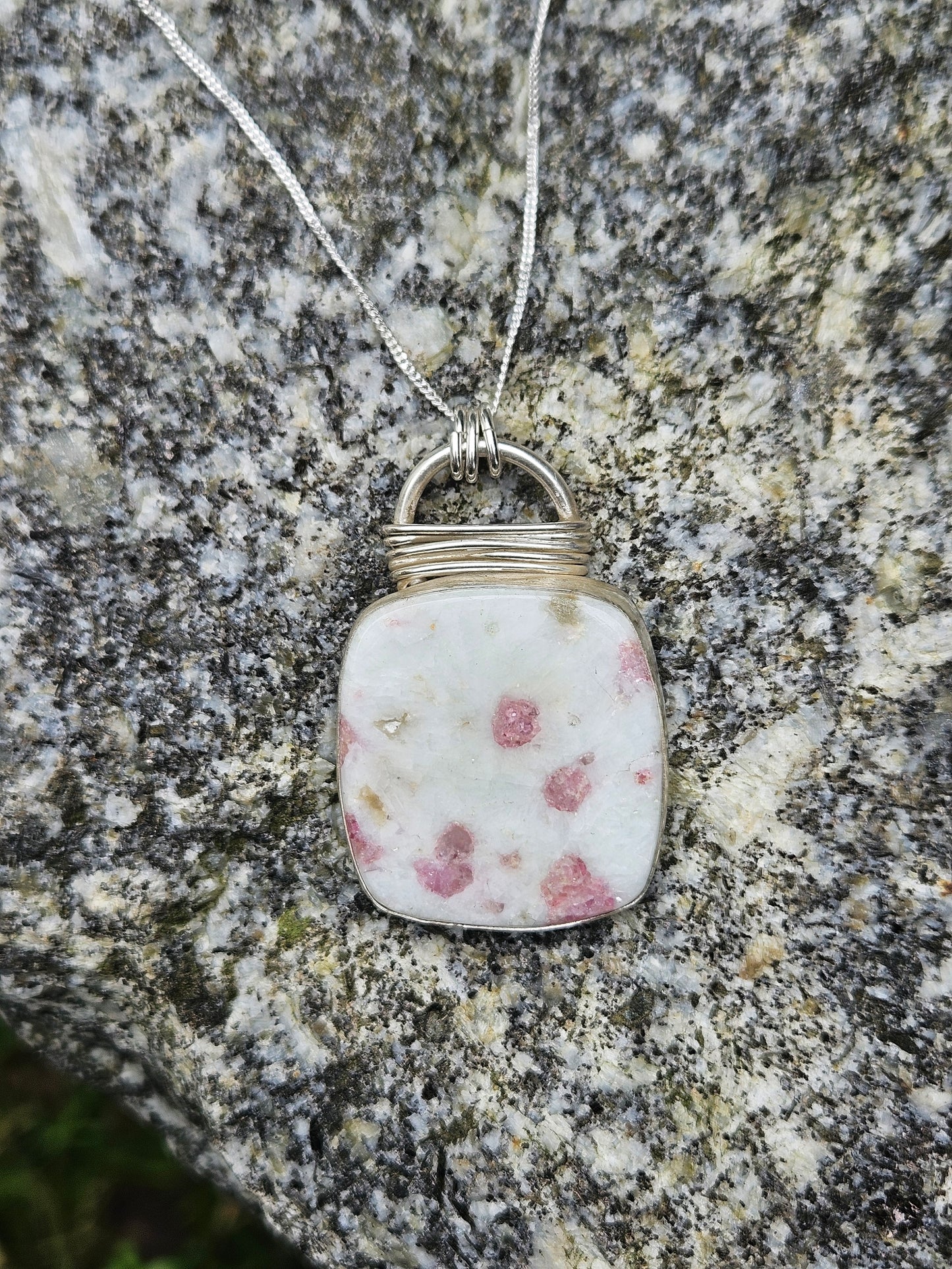 Amour maternel - collier en argent et rubellite